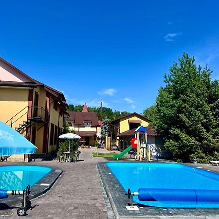 Sadyba Magnat Hotel Dilyatyn Exteriör bild