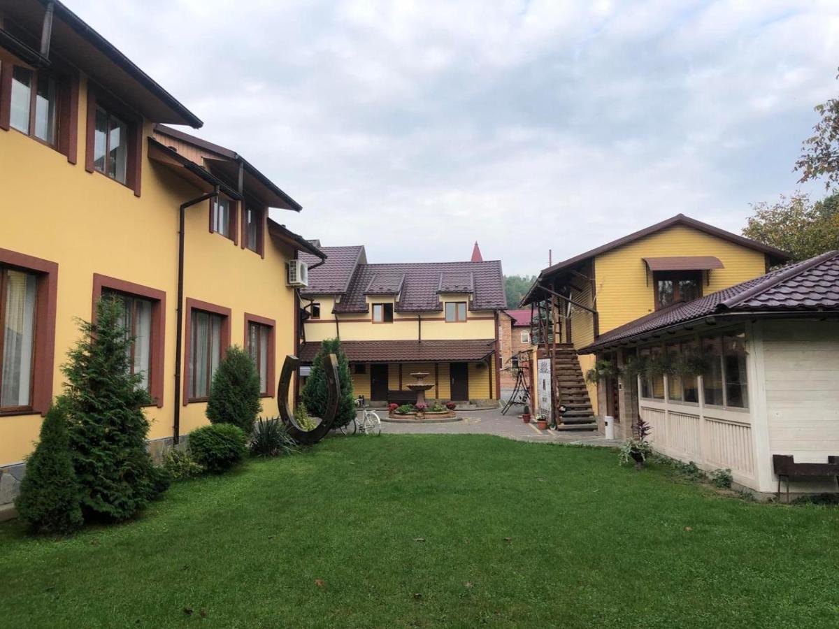 Sadyba Magnat Hotel Dilyatyn Exteriör bild
