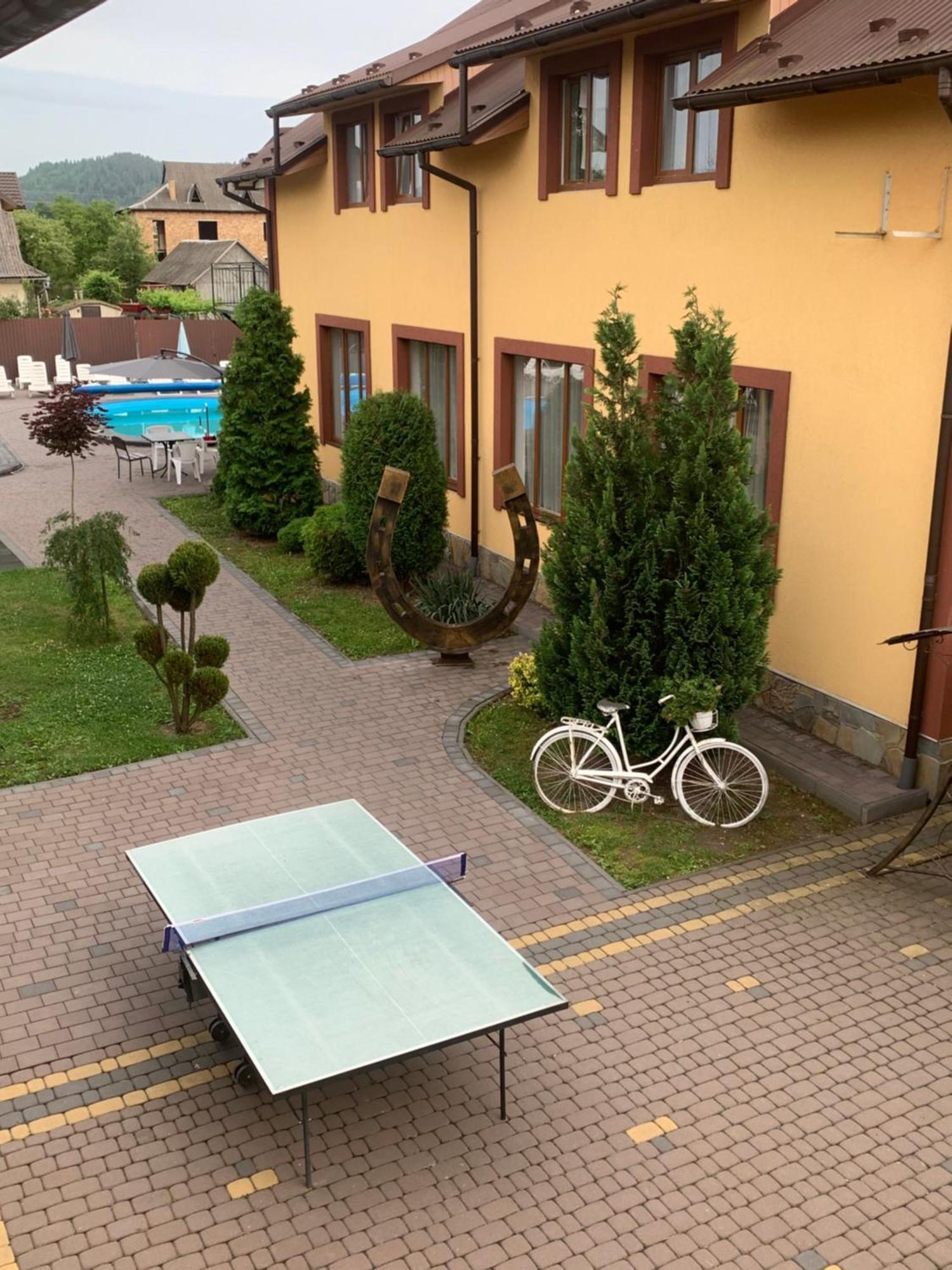 Sadyba Magnat Hotel Dilyatyn Exteriör bild
