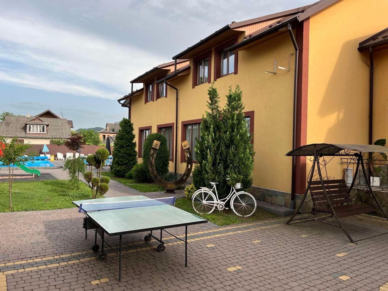 Sadyba Magnat Hotel Dilyatyn Exteriör bild