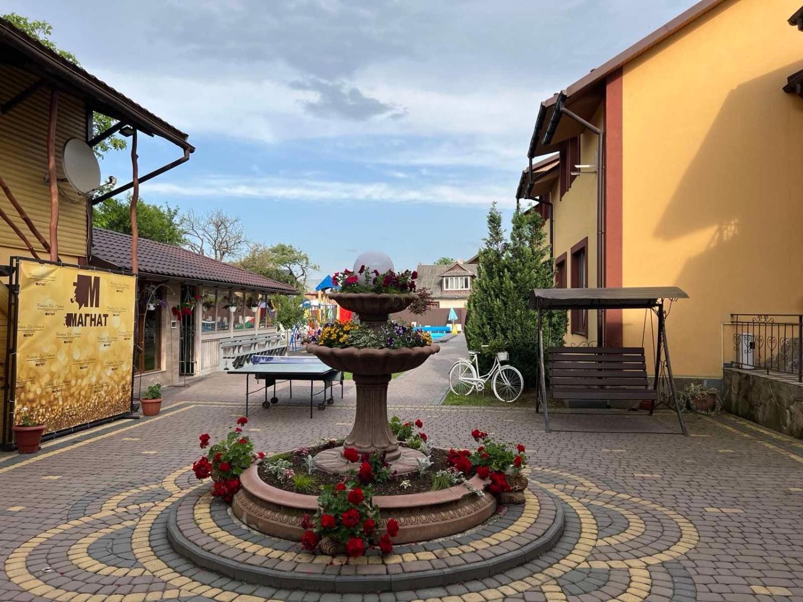 Sadyba Magnat Hotel Dilyatyn Exteriör bild